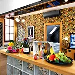 فندق Authentic 4*