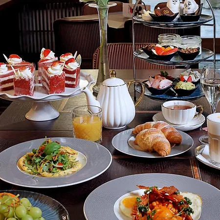 Authentic Ξενοδοχείο 4*