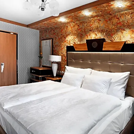 Отель Authentic 4*